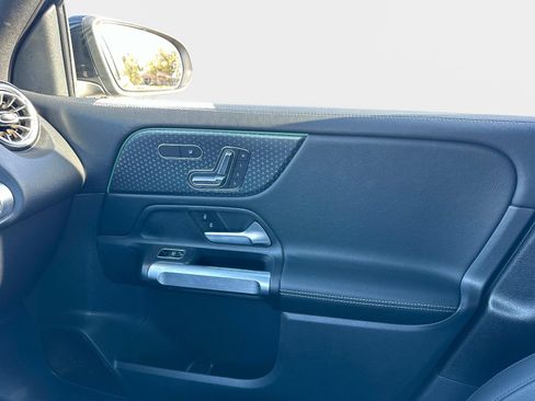Used 2025 Mercedes-Benz GLB 250 image 25