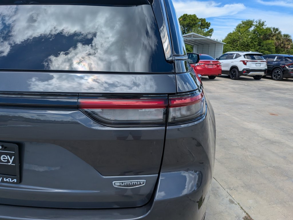 Used 2022 Jeep Grand Cherokee Summit w/ Adv Protech Group IV RWD image 11