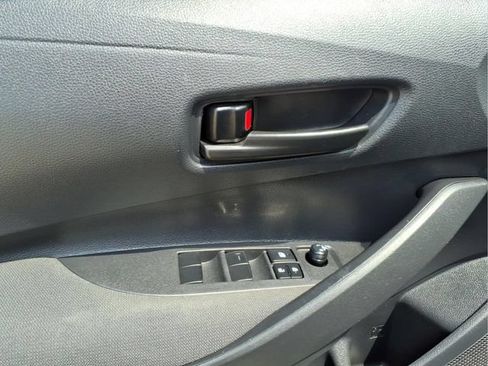 Used 2025 Toyota Corolla LE FWD image 11