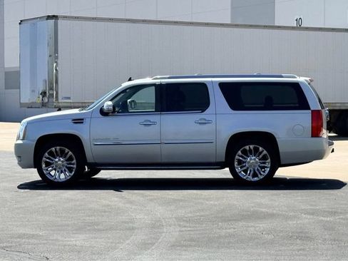 Used 2011 Cadillac Escalade ESV Luxury AWD/4WD image 10