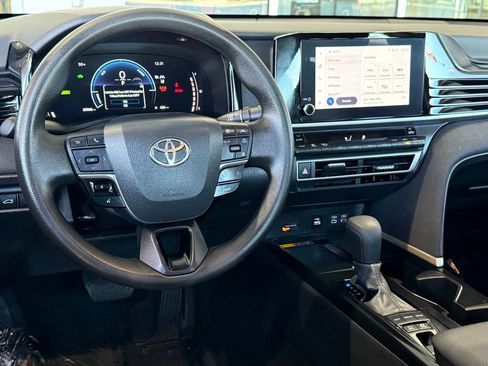 Used 2025 Toyota Camry LE image 30