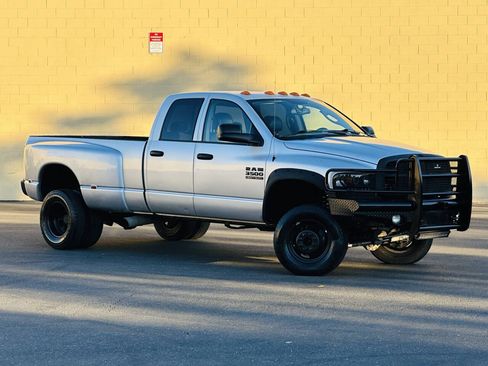 Used 2005 Dodge Ram 3500 Truck SLT AWD/4WD image 2