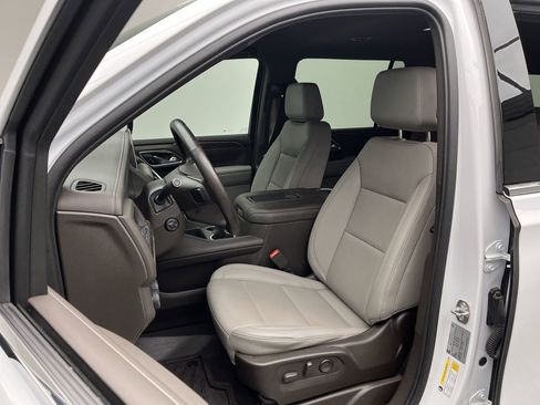 Used 2023 Chevrolet Suburban LT w/ Luxury Package image 9