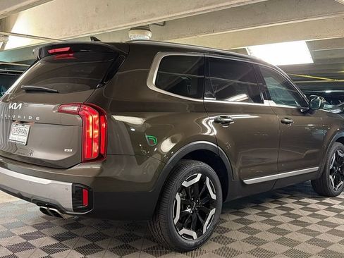 Used 2023 Kia Telluride S AWD/4WD image 7