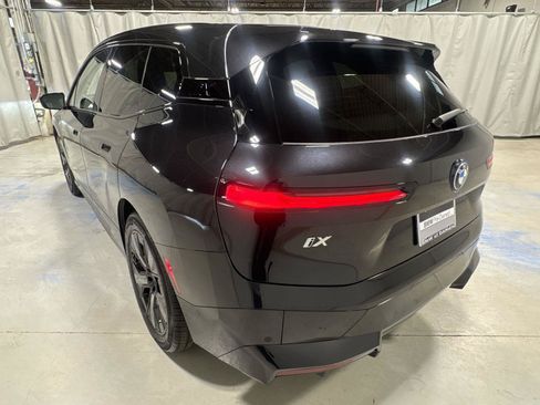 Used 2024 BMW iX xDrive50 w/ Premium Package AWD/4WD image 19