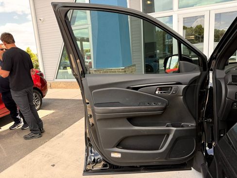 Used 2017 Honda Ridgeline Black Edition image 15