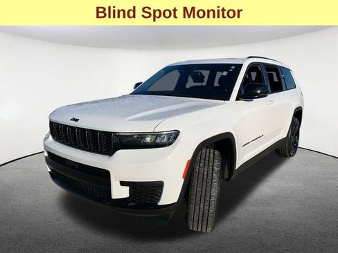 Used 2023 Jeep Grand Cherokee L Laredo image 5