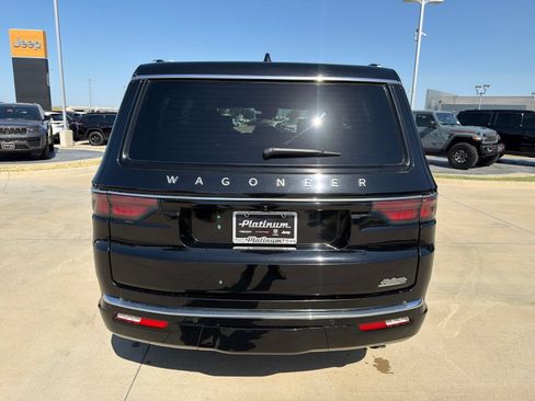 Used 2024 Jeep Wagoneer Series II w/ Flexible Seating Group AWD/4WD image 4