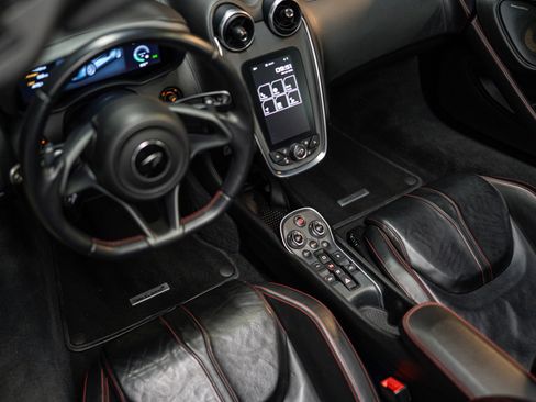 Used 2019 McLaren 570S Spider image 24