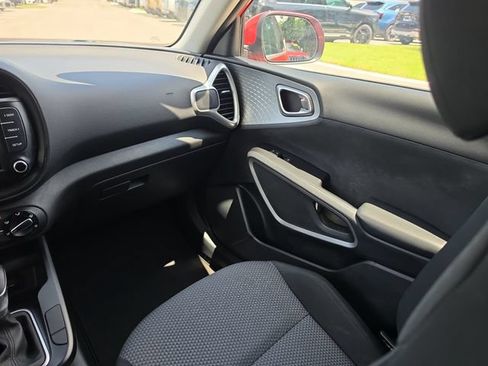 Certified 2022 Kia Soul LX FWD image 9