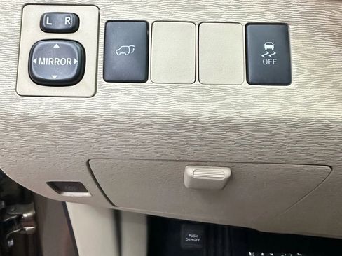 Used 2012 Toyota Venza XLE image 11