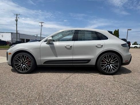 Used 2024 Porsche Macan S AWD/4WD image 2