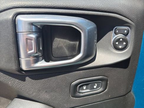 Used 2020 Jeep Wrangler Unlimited Sahara w/ Uconnect 4C Nav & Sound Group AWD/4WD image 14