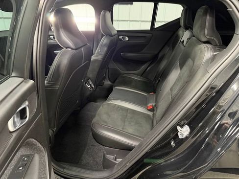 Used 2019 Volvo XC40 T5 R-Design image 11
