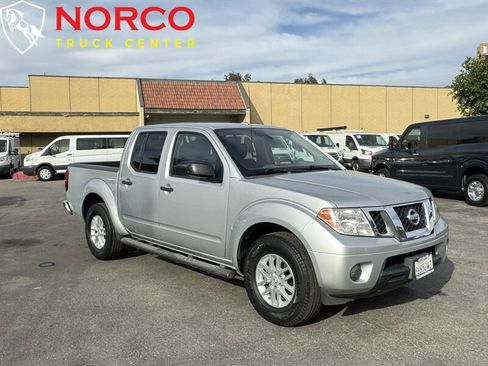 Used 2017 Nissan Frontier SV image 2
