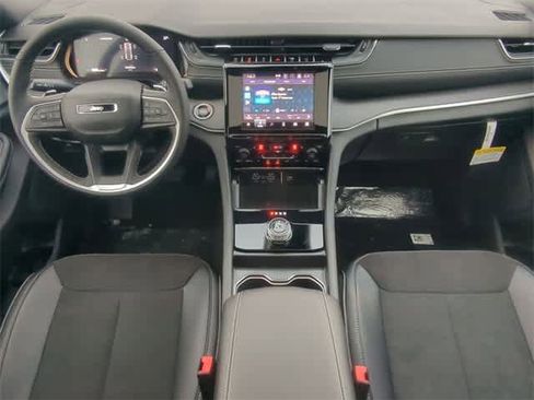 New 2025 Jeep Grand Cherokee Laredo image 15