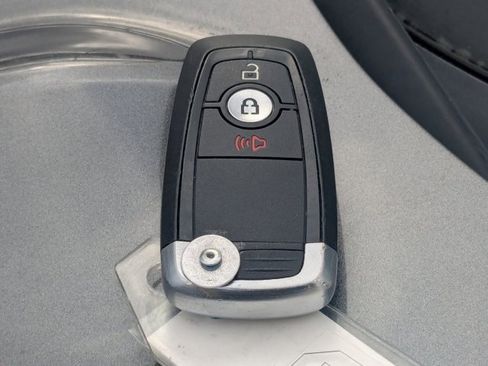 Used 2018 Ford Edge SE image 25