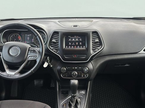 Used 2019 Jeep Cherokee Latitude w/ Cold Weather Group image 12