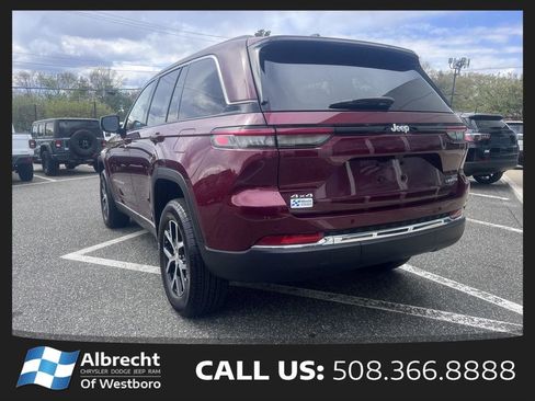 Used 2025 Jeep Grand Cherokee Limited AWD/4WD image 3