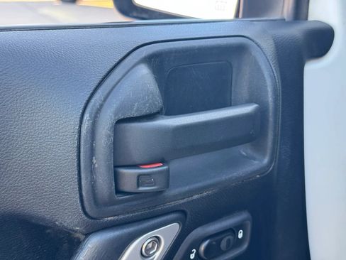 Used 2011 Jeep Wrangler Rubicon w/ PWR Convenience Group AWD/4WD image 11