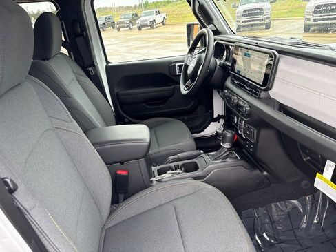 New 2025 Jeep Gladiator Sport image 16