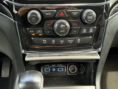 Used 2021 Jeep Grand Cherokee Limited w/ Luxury Group II AWD/4WD image 28