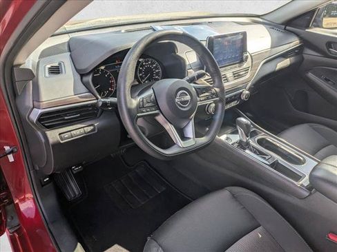 Used 2024 Nissan Altima 2.5 SV FWD image 9