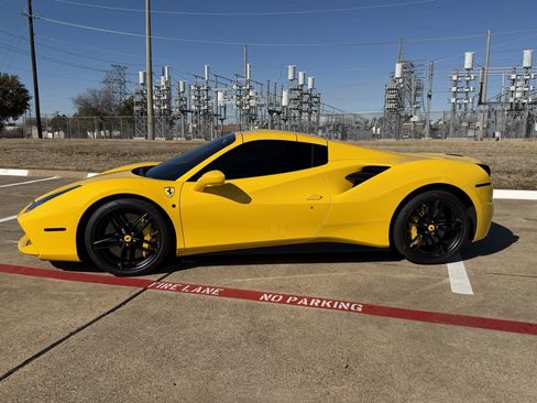 Used 2017 Ferrari 488 Spider Great Spec image 5