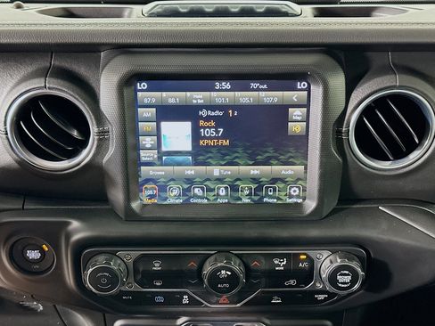 Used 2023 Jeep Wrangler Unlimited Sahara AWD/4WD image 19
