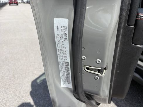 Used 2019 Jeep Cherokee Trailhawk w/ Cold Weather Group AWD/4WD image 34