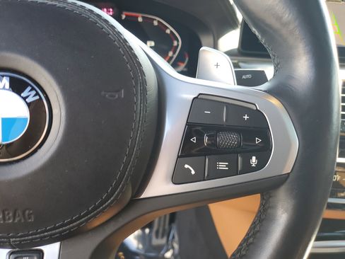 Used 2023 BMW M550i xDrive image 31