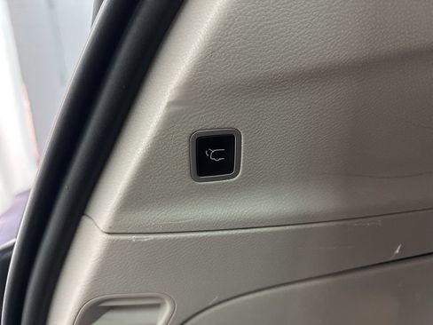 Used 2017 Chrysler Pacifica Touring-L FWD image 36