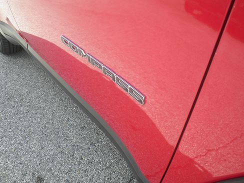 Used 2018 Jeep Compass Sport w/ Tech Group image 9