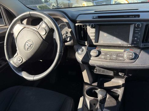 Used 2018 Toyota RAV4 XLE FWD image 5