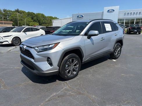 Used 2023 Toyota RAV4 XLE Premium image 3
