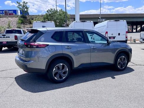 Used 2024 Nissan Rogue SV FWD image 5