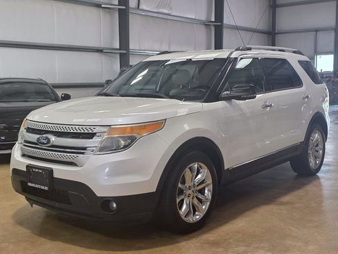 Used 2014 Ford Explorer XLT w/ Equipment Group 202A FWD image 1