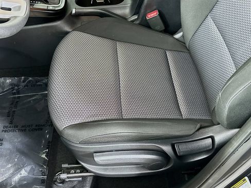 Used 2025 Kia Soul LX FWD image 24