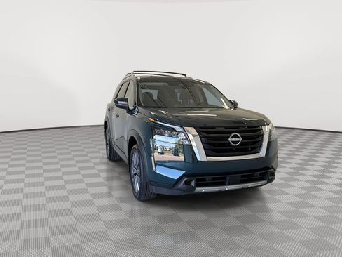 Certified 2025 Nissan Pathfinder SL w/ SL Premium Package FWD image 2