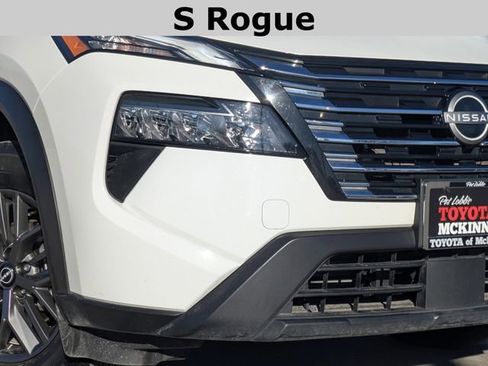 Used 2025 Nissan Rogue S image 3