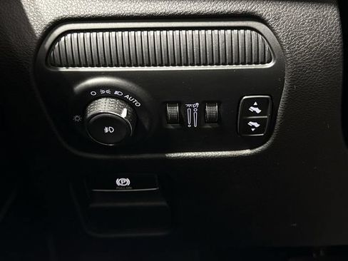 Used 2024 Jeep Wagoneer Series II AWD/4WD image 19