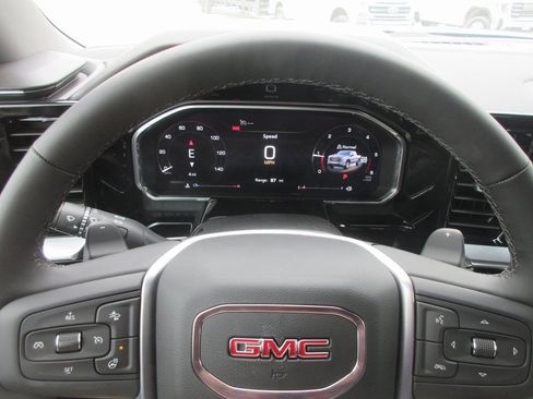 New 2026 GMC Sierra 1500 Elevation image 17