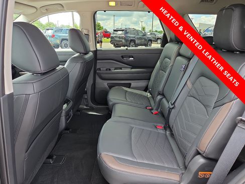 Used 2025 Nissan Pathfinder Platinum w/ Cargo Package AWD/4WD image 11