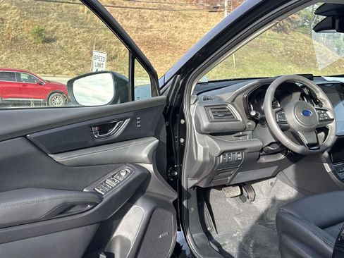 Used 2025 Subaru Ascent Bronze Edition image 2