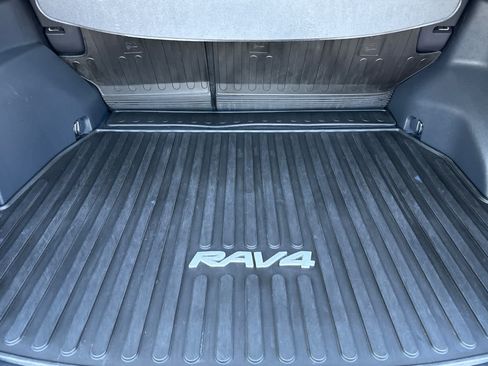 Used 2020 Toyota RAV4 Limited AWD/4WD image 16
