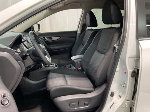 Used 2017 Nissan Rogue SV FWD image 19