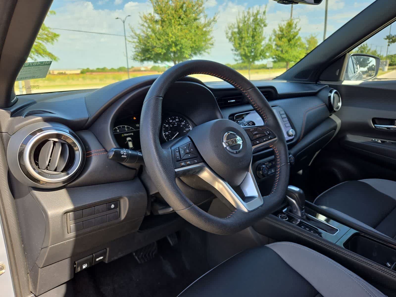Used 2021 Nissan Kicks SR w/ SR Premium Package FWD image 2
