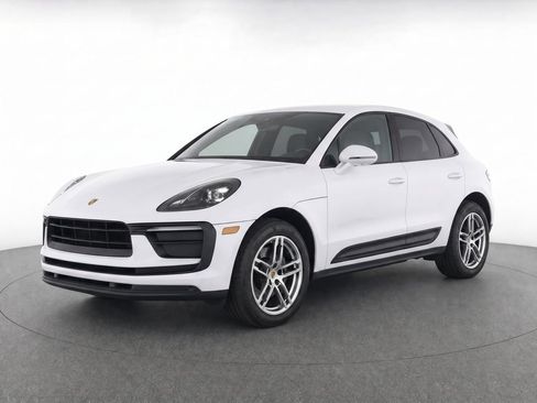Used 2022 Porsche Macan AWD/4WD image 35