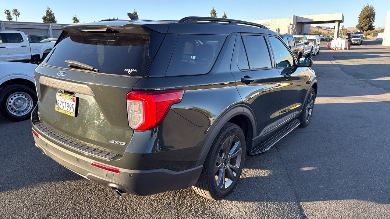 Used 2021 Ford Explorer XLT w/ Equipment Group 202A AWD/4WD image 2