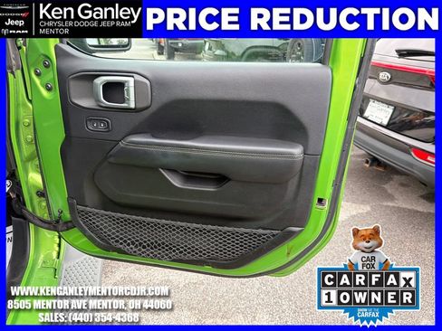 Used 2018 Jeep Wrangler Unlimited Sahara AWD/4WD image 24